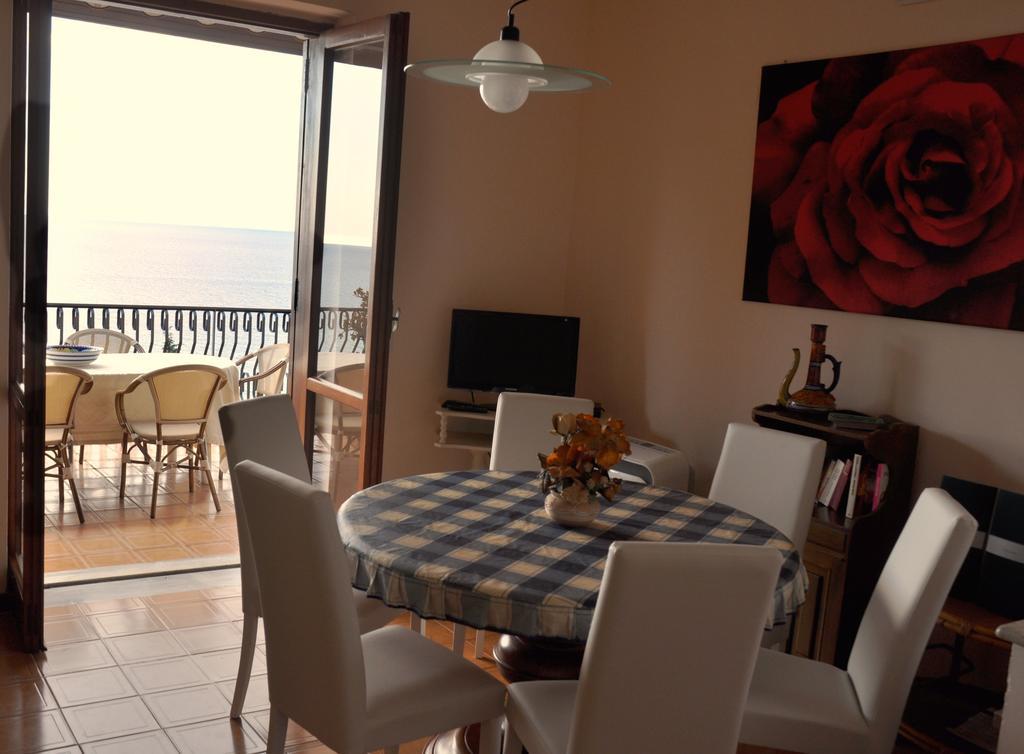 Villa Laura Sea View Apartments Santa Maria di Castellabate Luaran gambar