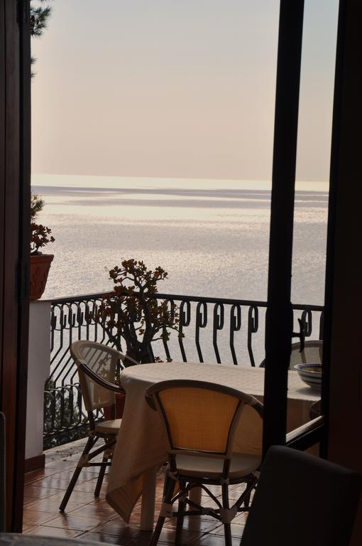 Villa Laura Sea View Apartments Santa Maria di Castellabate Luaran gambar