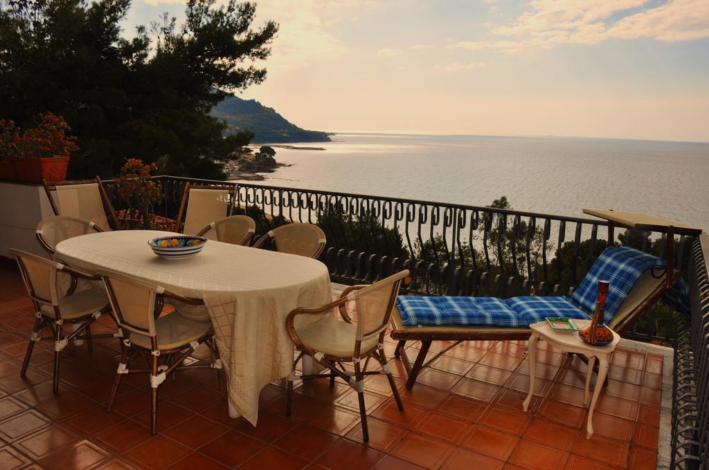 Villa Laura Sea View Apartments Santa Maria di Castellabate Luaran gambar